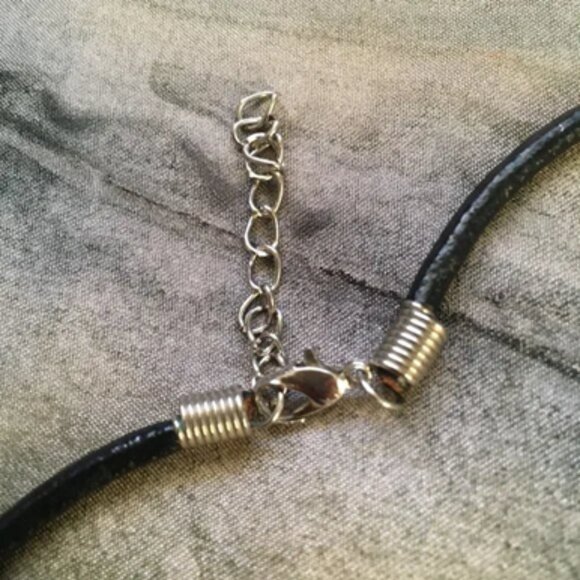 Vintage Red Vampiric Glass, Metal and Leather Necklace - Picture 9 of 10